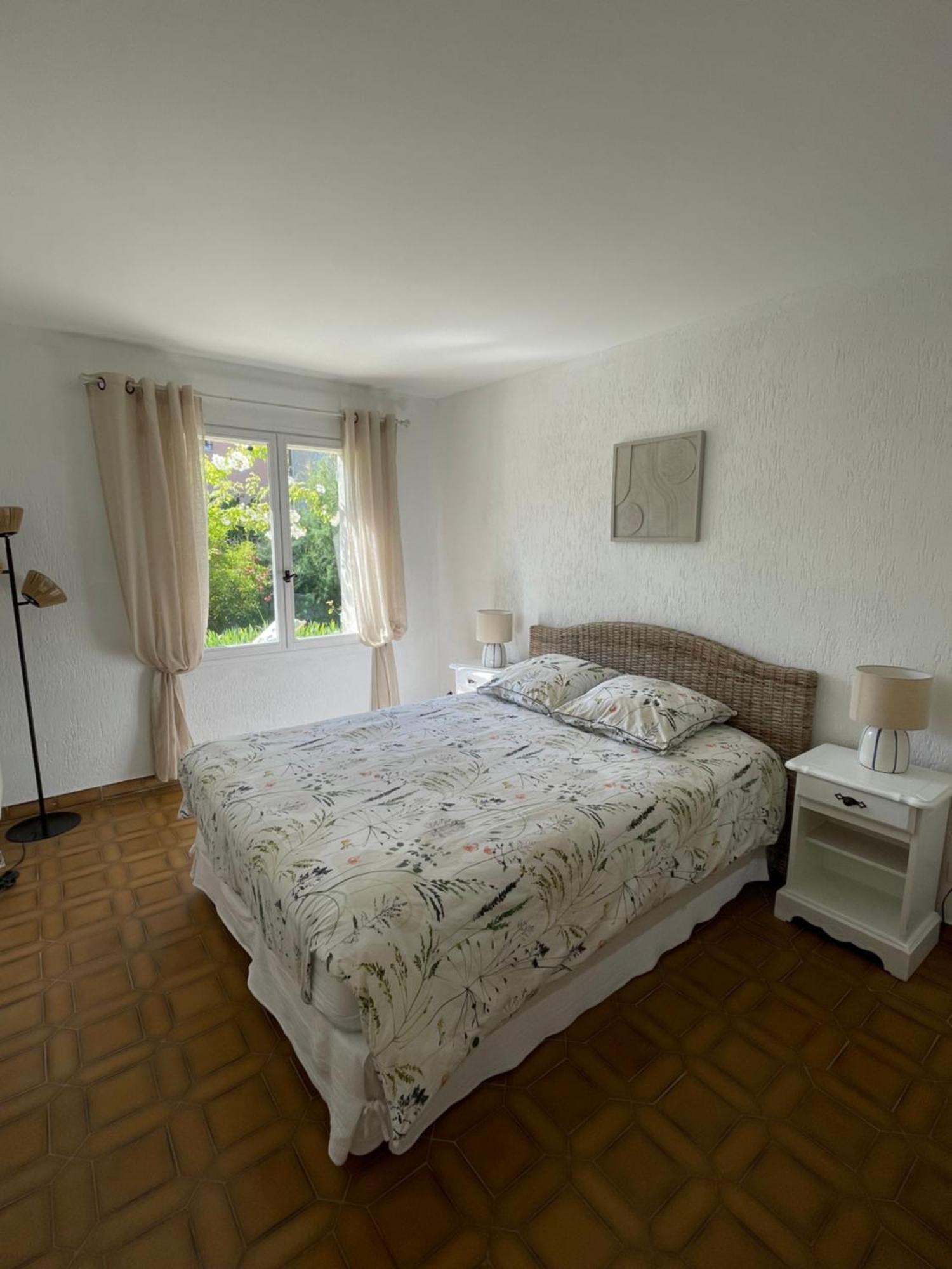 Bas De Villa Avec Acces Piscine Pres De Nice Cannes Monaco Carros Buitenkant foto